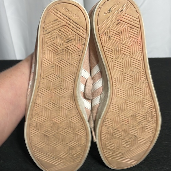 Size 9 pink suede Adidas - Picture 6 of 6